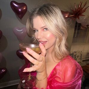 Meet your Posher, Caroline